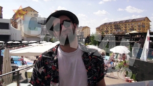Totul despre cele mai intime experiente ale lui Smiley! Vezi cand a sarutat prima oara si cand a ajuns cu o fata in... pat