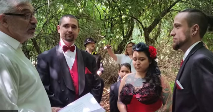 Mariaj atipic! O femeie este căsătorită cu doi bărbați. Cum merge relația în trei. „Noi ne considerăm o familie”