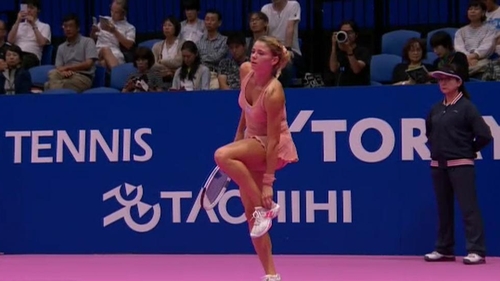 Tenismena Camila Giorgi a jucat la Tokyo cu fundulețul la vedere!