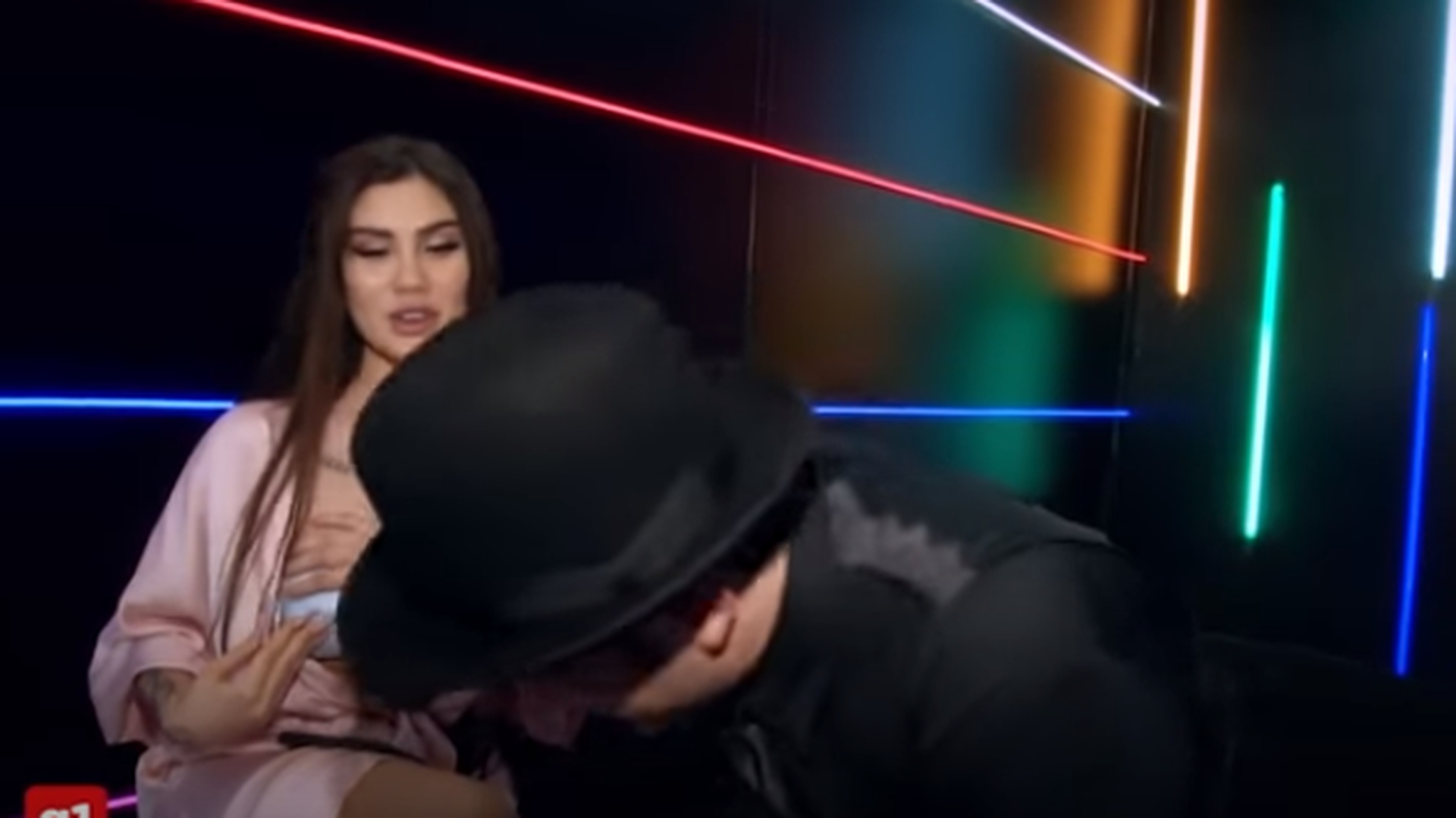 Ce nu s-a văzut la Tv. Vlad Drăgulin a atins-o în zonele intime pe Bia Khalifa, la iUmor VIDEO