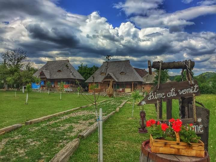 Casele au fost demontate și reconstruite