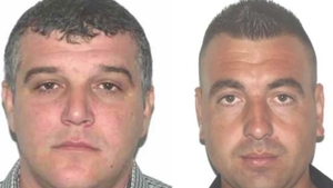 Ei sunt cei 2 pescari căutați de miercuri, după ce bărcile lor au fost lovite de o barjă în apele Dunării. Al treilea pescar a fost salvat la timp de către marinari