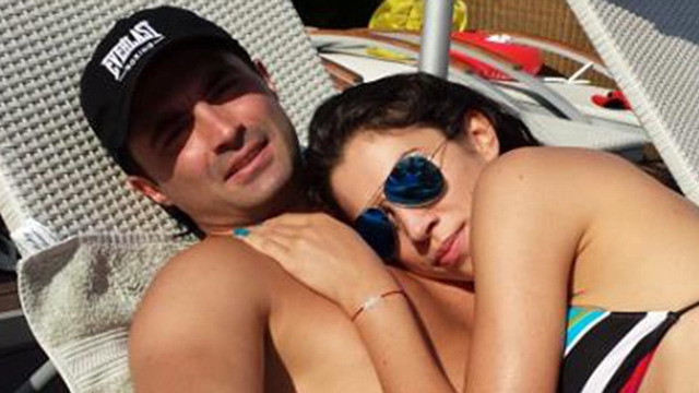 Ce va spune Raluca atunci cand va vedea aceasta fotografie? Ce face Pepe la mare cu o fosta asistenta TV! Artistul este dezbracat