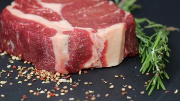 Revoltă în post, din cauza majorării prețurilor. Carnea a ajuns să fie mai ieftină