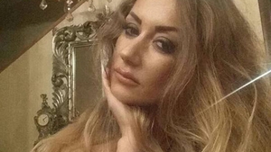 RALUCA de la BAMBI şi-a micşorat nasul! Cum arată cântăreaţa după operaţie