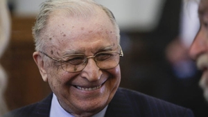 Ion Iliescu a fost externat! Fostul președinte va continua tratamentul la domiciliu