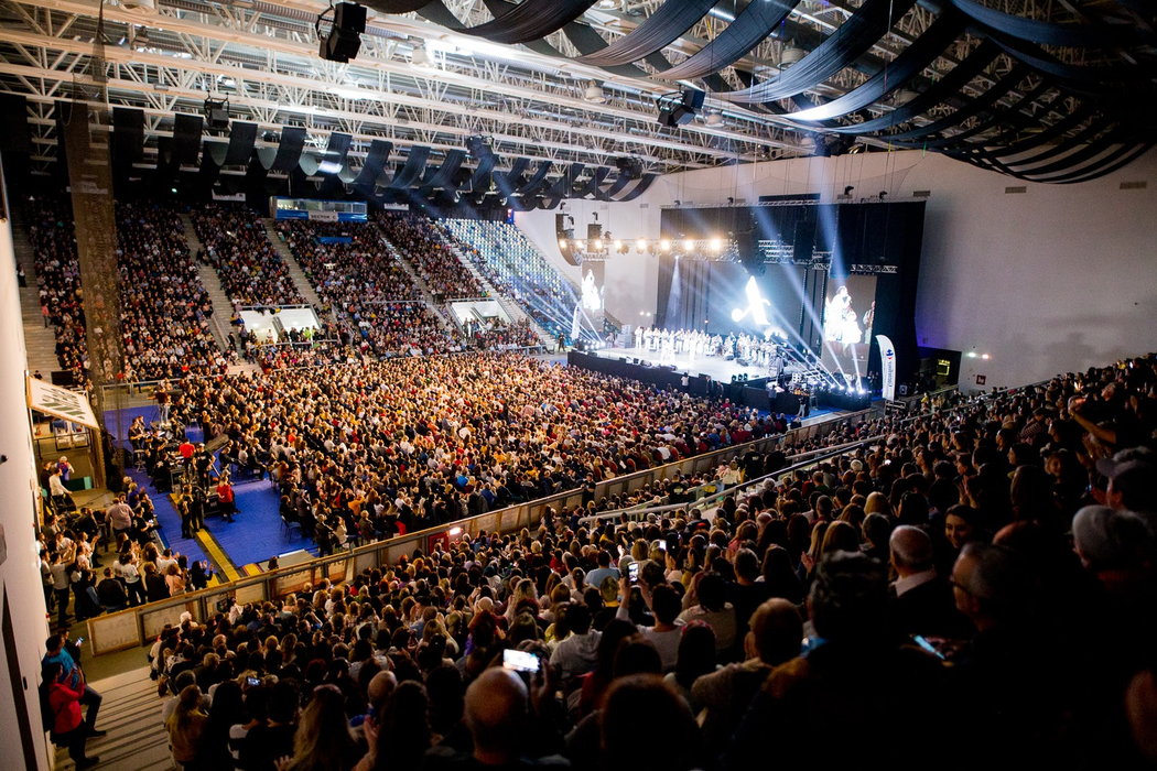 Ce a pățit Andra Măruță în timpul ultimului concert, de la Craiova! Ce au făcut spectatorii din primul rând