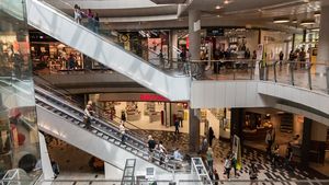 Se închid mall-urile pentru persoanele nevaccinate? Florin Cîțu: „Ne gândim şi la această soluţie. Eu nu sunt adeptul discriminărilor”