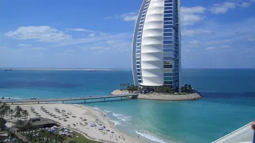 Asa ceva nu s-a mai vazut pana acum! Un indian si-a construit propriul Burj Al-Arab! Uite cum arata