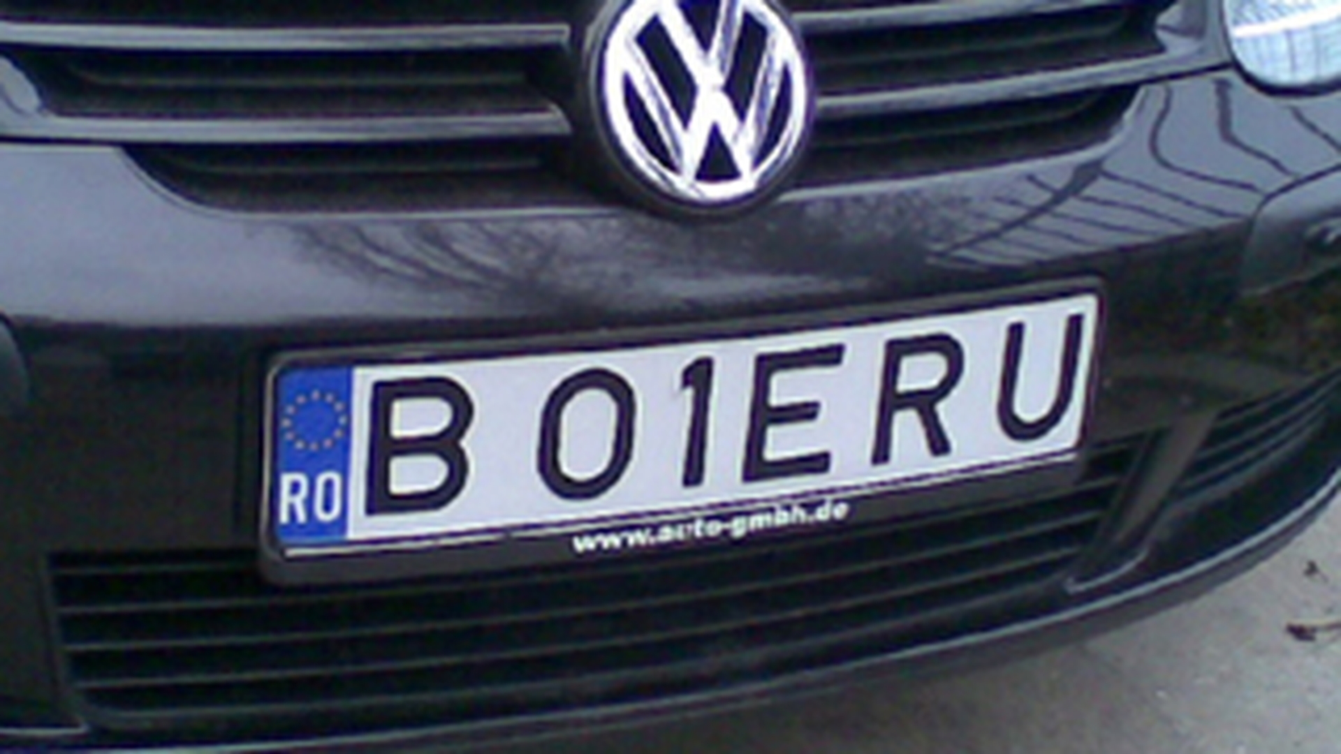 Te crezi smecher si vrei ca masina ta sa aiba numere de inmatriculare pe masura? Uite ce combinatii de litere sunt interzise!