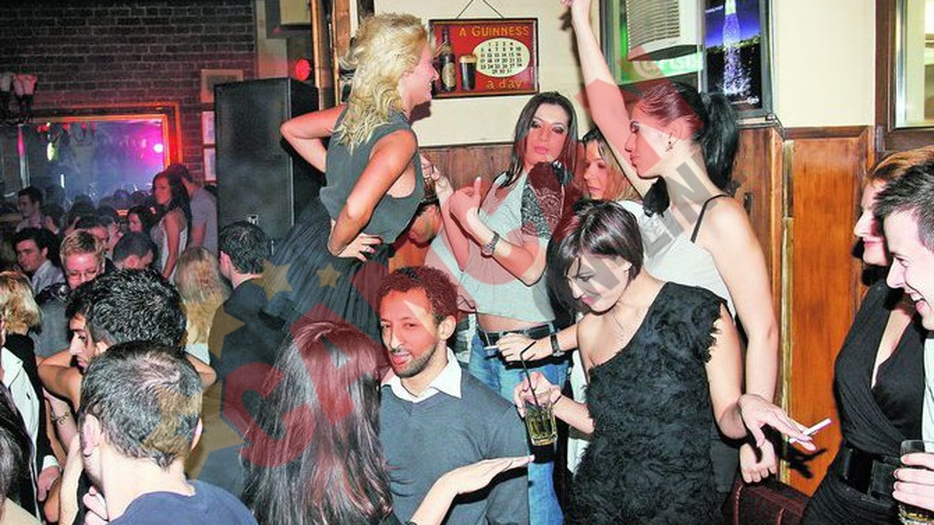Delia a aterizat din jungla in club