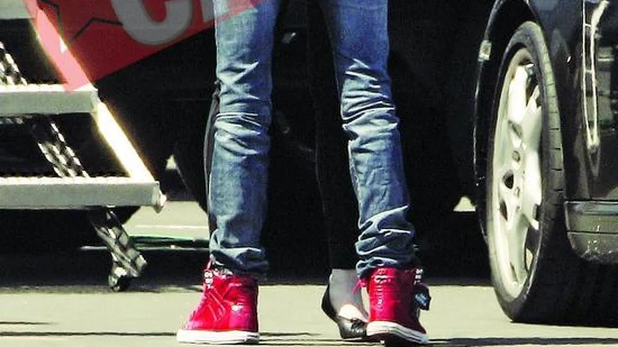 Lindsay si iubita se giugiulesc in public