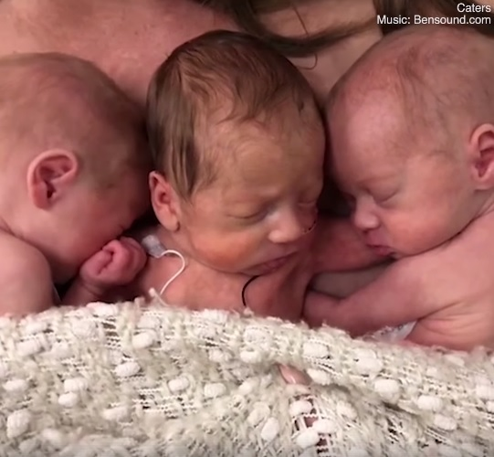 Medicii i-au spus să facă avort, însă ea a refuzat și a născut tripleți