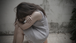 Tânără de 18 ani din Prahova, sechestrată și obligată să se culce cu mai mulți bărbați