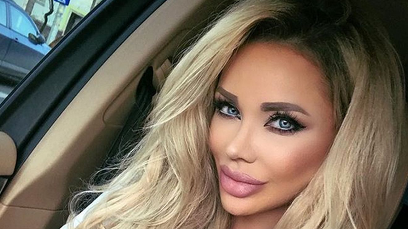 Bianca Drăguşanu, scandal monstru pe Facebook. “Eşti toată falsă!” / “Mai bine aşa decât proastă şi frustrată ca tine!”