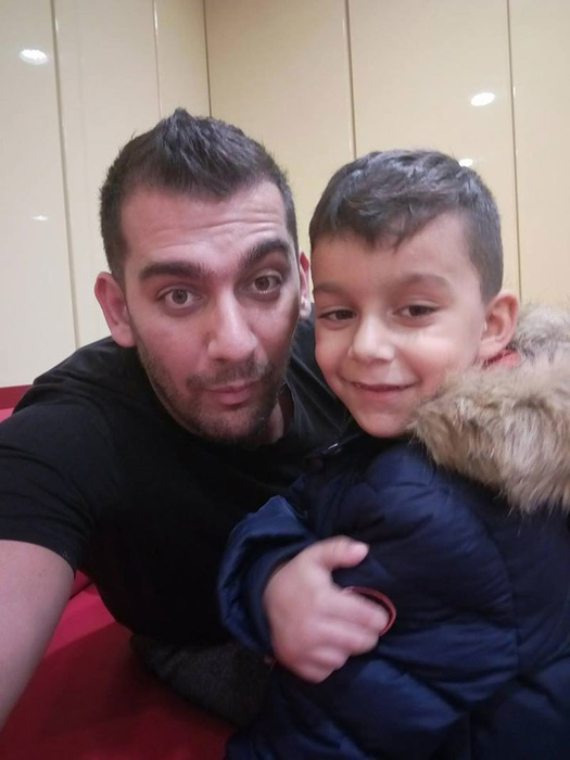 Există şi altfel de romi. Florin Nicoi are două facultăţi şi vrea să ducă toţi etnicii la şcoală