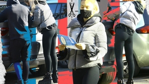 Soția lui Ciprian Marica, implicată într-un accident! Într-o ținută super-mulată, sexoasa blondă și-a păstrat calmul și a completat “amiabila” direct pe portbagaj