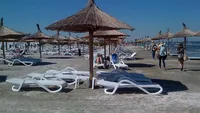 Amenzi usturătoare pentru patronii din Mamaia, care și-au pus șezlongurile langă apă: ”Sunt șocat”