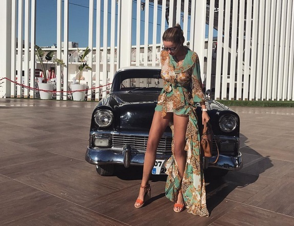 Bianca Drăguşanu a făcut parada modei la turci