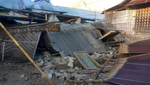 Cutremur puternic în Indonezia. Cel puţin 10 oameni au murit, iar alți 40 au fost răniți