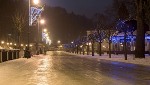 Fenomenul „gheața neagră”. Ce este și de ce li se recomandă oamenilor să stea acasă