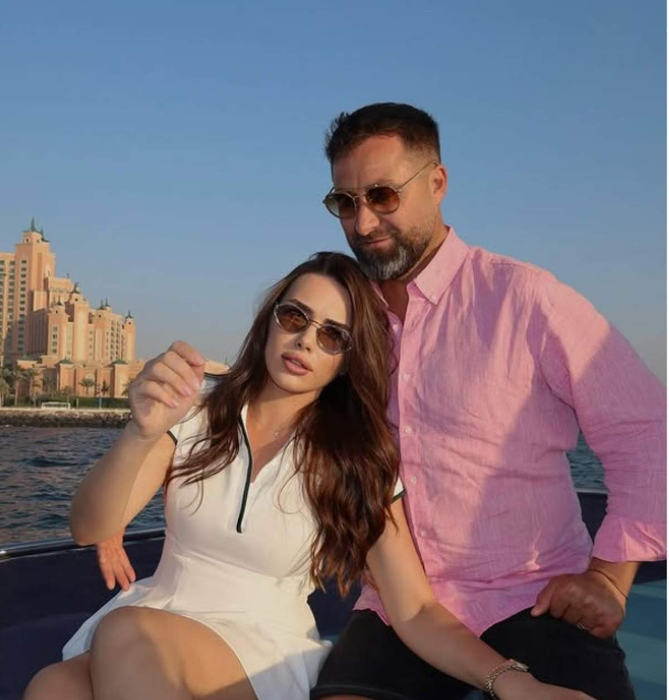 Scandal monstruos între Iustina și Ada, fosta soție a lui Cornel Luchian. Acuzată că ar fi fost amantă și că bărbatul ar fi divorțat doar de dragul Insulei iubirii