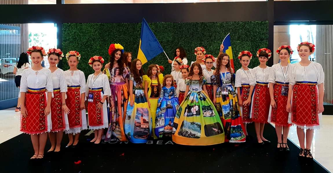 Raisandra, victorioasă la un prestigios concurs de la Hollywood: a luat Placheta de Campion Mondial pe muzică și 8 medalii