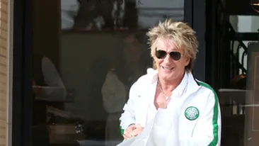 Rod Stewart nu se-ncurca! Uite-l cum cara o plasa!