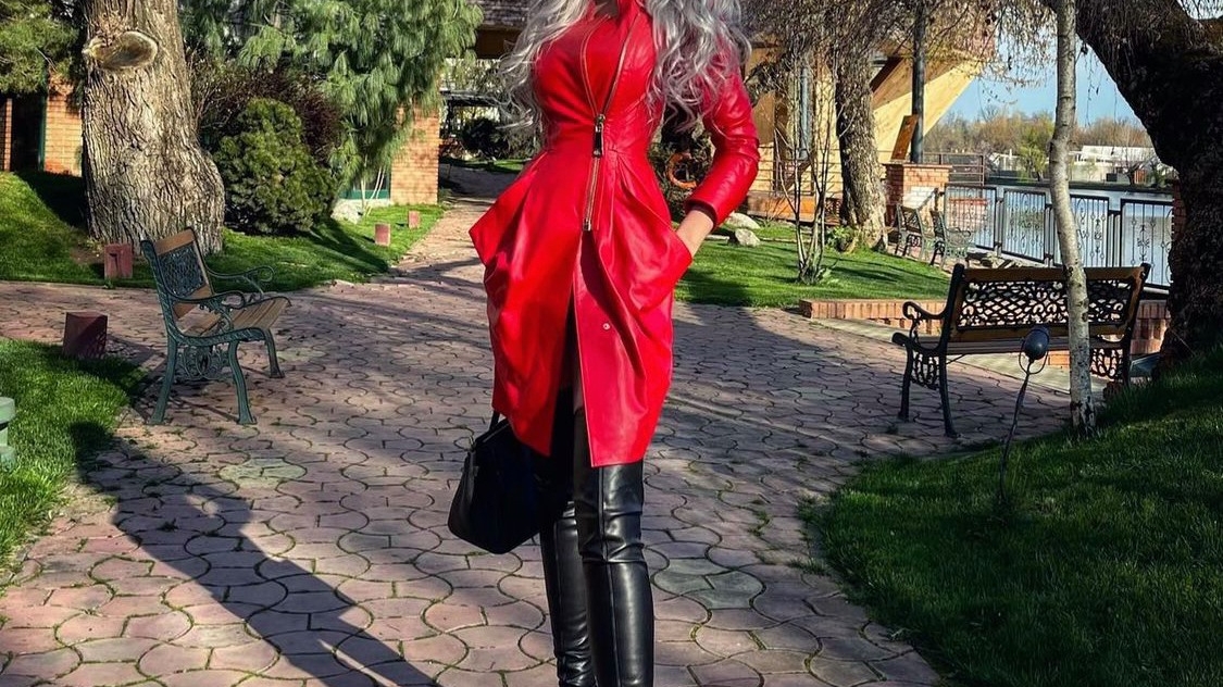 Bianca Drăgușanu, ironizată pe internet, după ce a postat o fotografie „dubioasă” cu ea „Are șoldul dislocat?”