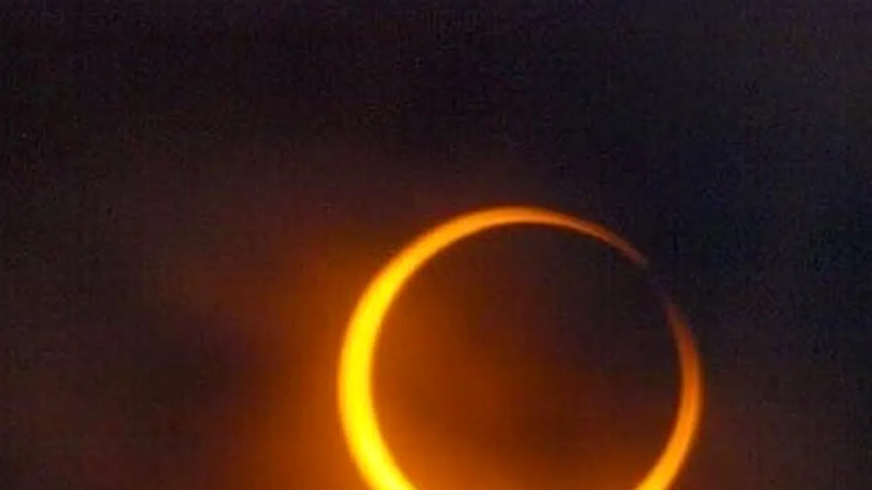 Eclipsă totală de Soare, imagini incredibile! Vedetele nu au ratat momentul rar