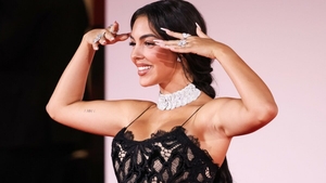 Georgina Rodriguez, prezență extravagantă la Veneția! S-a plimbat cu gondola într-o ținută cât 4 salarii minime din România