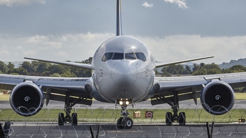 Vești proaste pentru români. Biletele de avion, pe cale să se scumpească