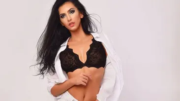 Cum se pregăteşte ALEXANDRA KHEFREN pentru a-şi atrage cât mai mulţi admiratori! Face asta aproape zi de zi