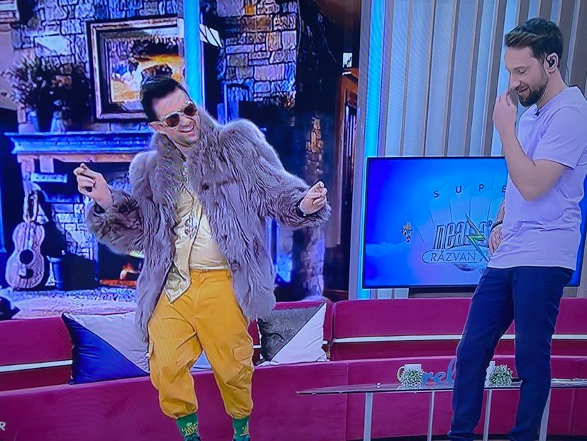 Dani Oțil “i-a dat șah mat” lui Robert Tudor, după ce a dansat pe o melodie lăutărească la Neatza: “Să pui filmarea de azi lângă cea cu ultima oară la Măruţă” | VIDEO