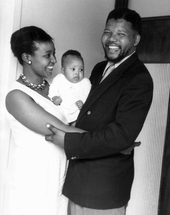 A murit soţia lui Nelson Mandela, activista anti-apartheid !