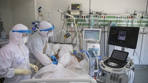 Un asistent medical este în stare gravă, după ce s-a vaccinat anti Covid-19