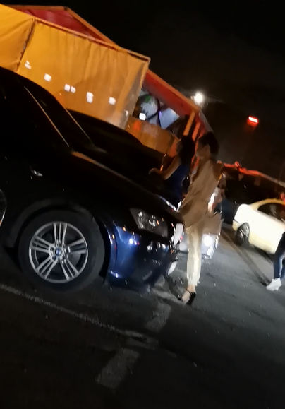 Mădălina Pamfile și-a lăsat bolidul de lux în parcarea clubului și a plecat cu prietenii