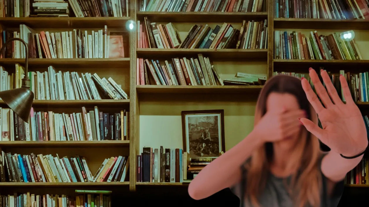 Locuitorii unui bloc din România au fobie de cărți! Au făcut sesizare pentru că vecinul lor are o bibliotecă prea mare