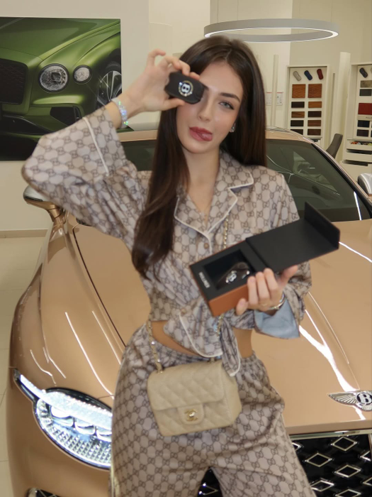 Abush demontează „basmul” afișat de Andreea Bostănică în online: “Scenariul a fost făcut pentru a-și ascunde sponsorii”