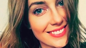 Este o tânără frumoasă atunci când se machiază, dar când renunţă la make up arată îngrozitor! Povestea cutremurătoare a tinerei din imagine