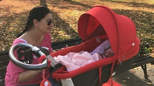 Gabriela Cristea, o mămică tare şic! Cum a ieşit la plimbare cu fiica ei, Victoria! Nu ai văzut-o niciodată aşa: "O, ce drăguţ!"