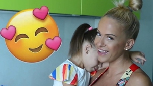 Incredibil! Evelin, fetița de doi ani a Andei Adam, a băut două beri
