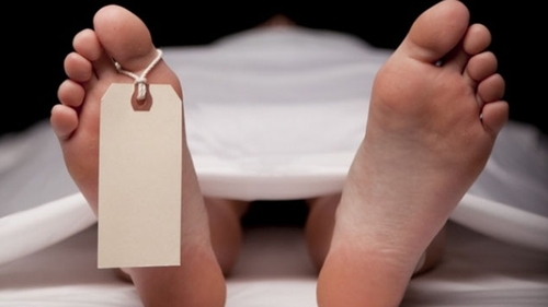 Noua luni a tinut in casa cadavrul sotului ei. E socant ce facea cu trupul acestuia intr-un apartament din Suceava