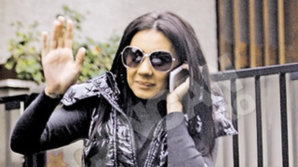 Buzele tale, patru petale...