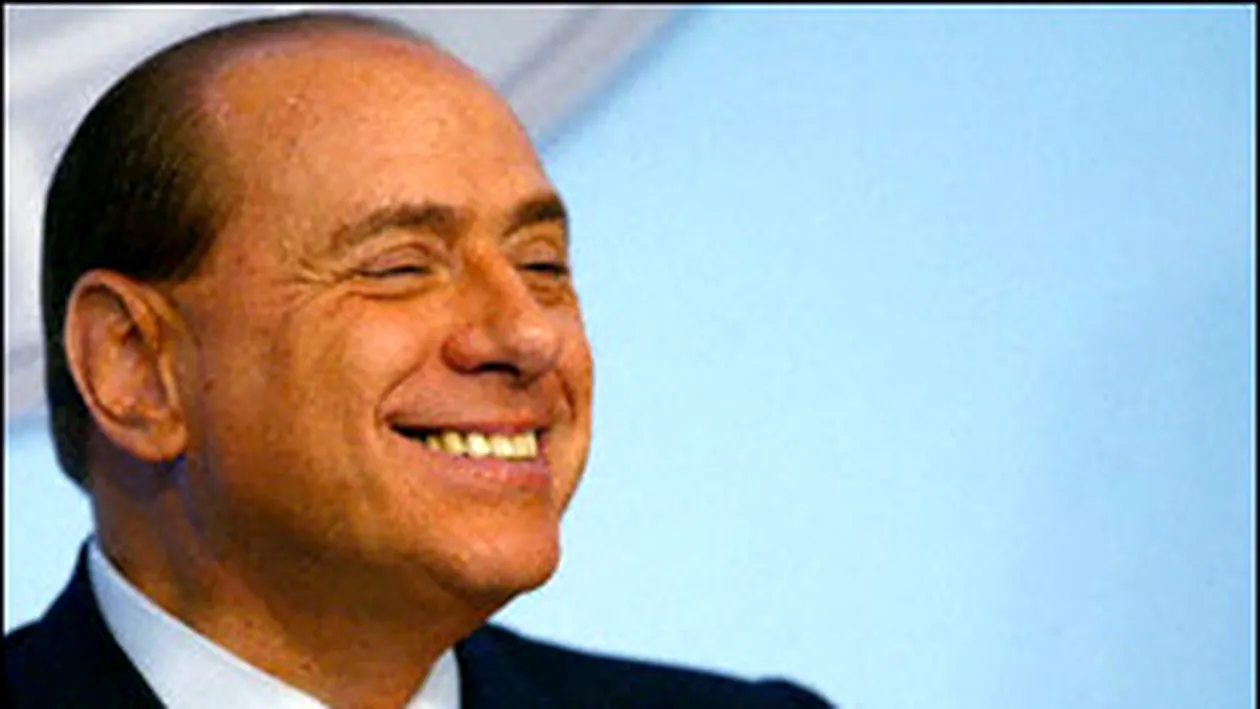 VIDEO De la femei, la duete! Silvio Berlusconi isi lanseaza album cu un cantaret napoletan!