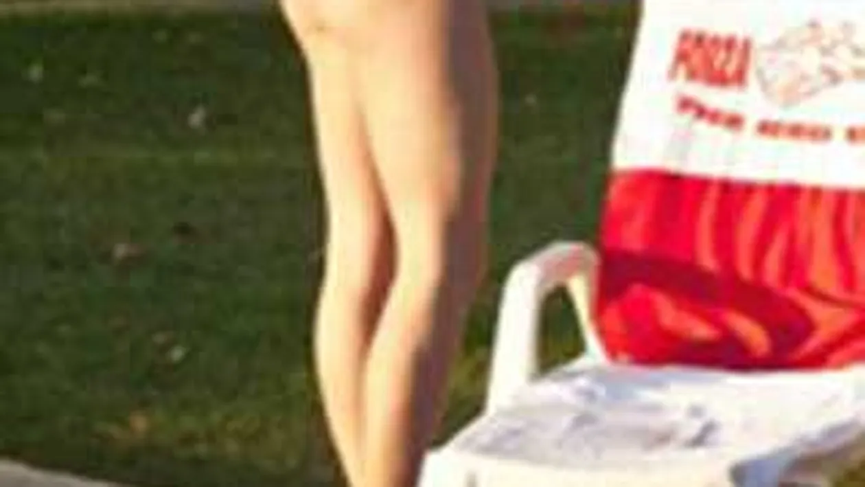 Bendeac in chiloti tanga, imitand divele din showbiz! Uite ce posterior sexy are!