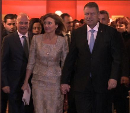 Carmen și Klaus Iohannis au participat la slujba de Înviere la Sibiu. Cum s-a îmbrăcat prima doamnă