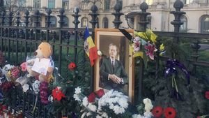 CANCAN.RO transmite LIVE de la Palatul Regal, locul în care va fi depus sicriul cu trupul neînsufleţit al Regelui Mihai! Imagini sfâşietoare