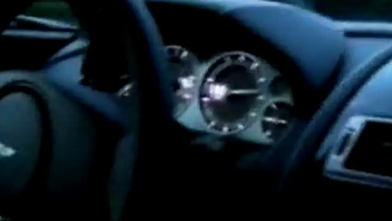 VIDEO Record pe autostrada! A zburat cu 300 km/h cu un Aston Martin! Afla de ce ii poate fi confiscat bolidul!