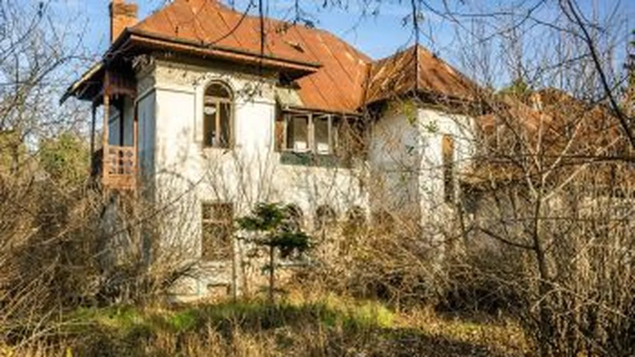 Se afla in interes de serviciu cand a zarit o casa care parea abandonata! S-a apropiat de ea si a auzit un zgomot. A deschis usa si a ramas masca: ce a gasit inauntru